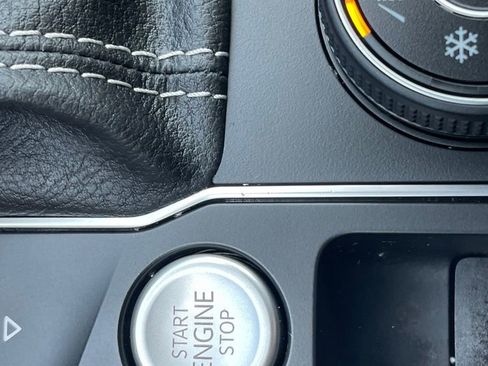 Used 2023 Volkswagen Atlas SE image 34