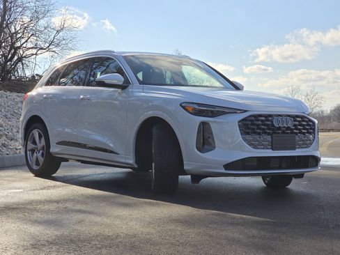 Certified 2025 Audi Q5 Prestige image 8