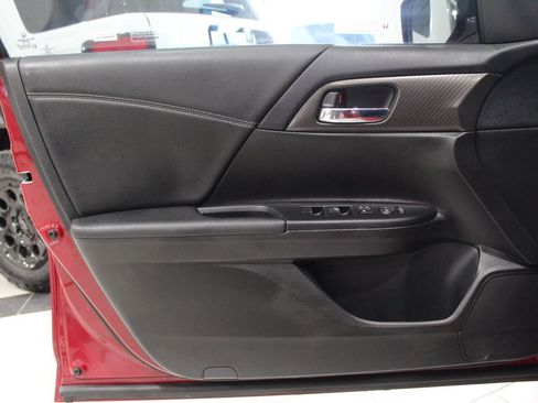 Used 2017 Honda Accord Sport image 15