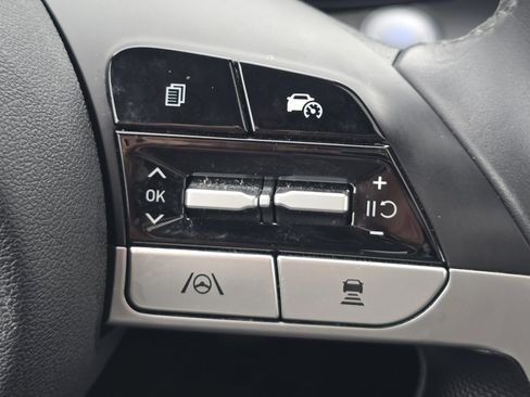 Used 2025 Hyundai Elantra SEL image 28