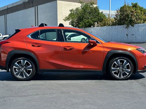 Used 2019 Lexus UX 200 w/ Premium Package image 6