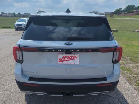 New 2025 Ford Explorer Active w/ Active Comfort Package image 6