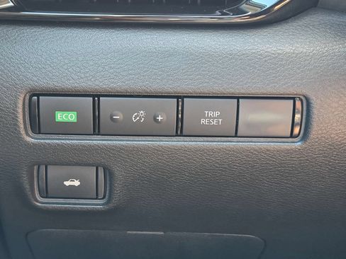 Used 2025 Nissan Sentra SR w/ SR Premium Package FWD image 30