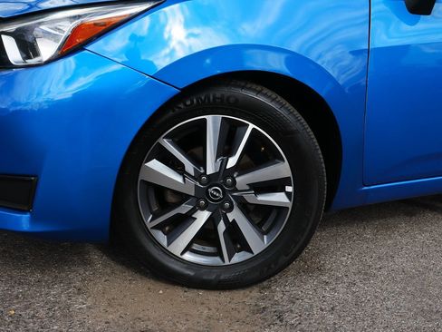 Used 2023 Nissan Versa SV image 5