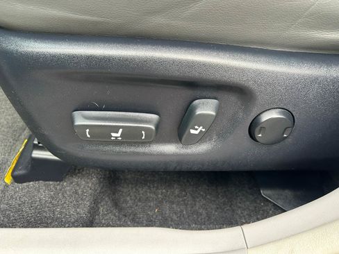 Used 2015 Toyota Prius V Four FWD image 11