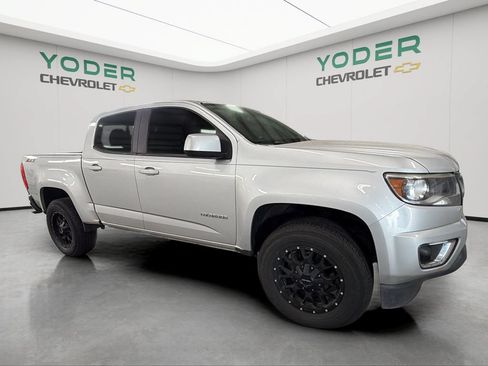 Used 2020 Chevrolet Colorado Z71 AWD/4WD image 2
