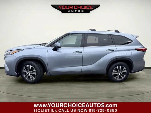 Used 2020 Toyota Highlander XLE FWD image 2