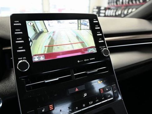 Used 2022 Toyota Avalon XLE FWD image 17