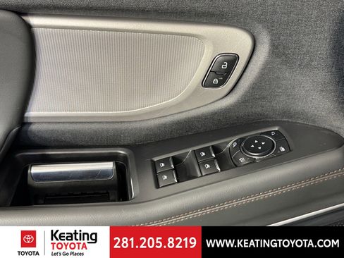 Used 2025 Ford Expedition Active image 12