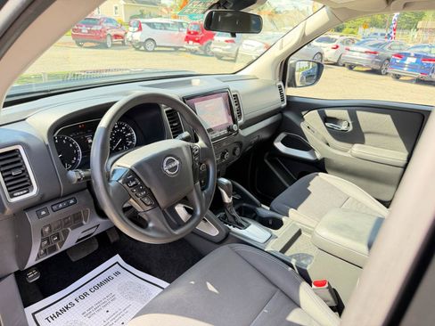 Used 2022 Nissan Frontier SV w/ Technology Package AWD/4WD image 11