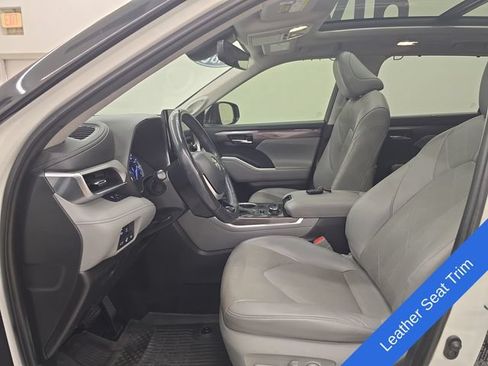 Used 2022 Toyota Highlander Platinum AWD/4WD image 22