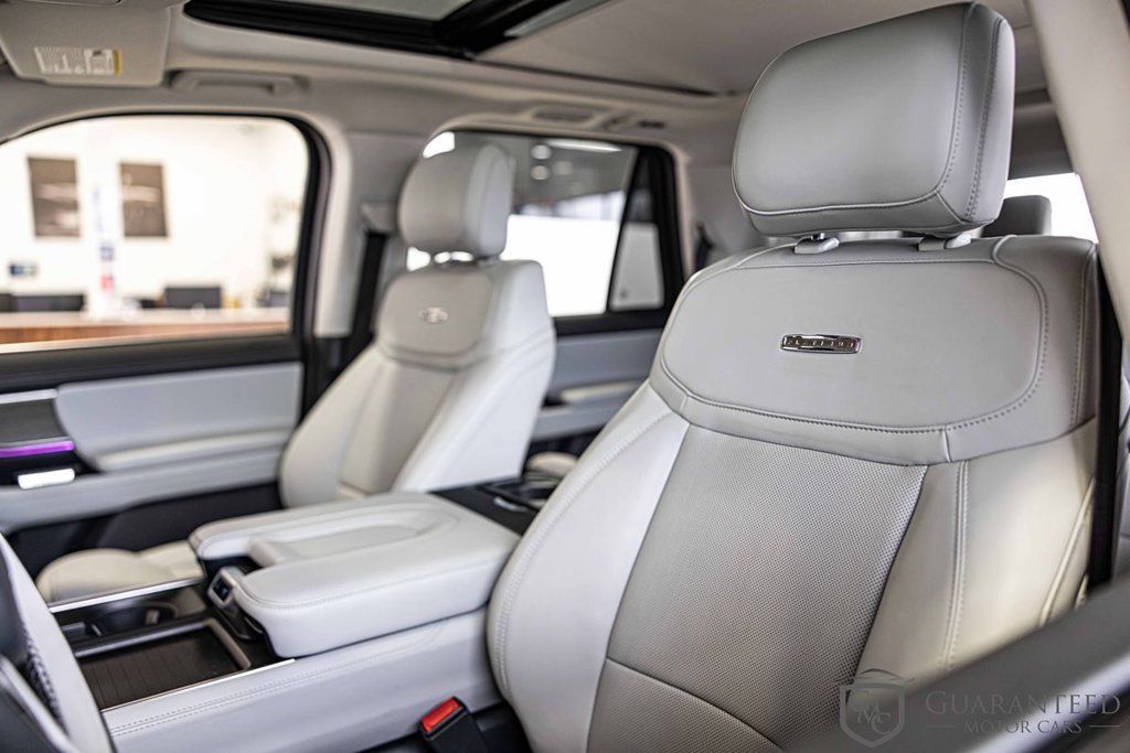 Used 2025 Ford Expedition Platinum AWD/4WD image 19