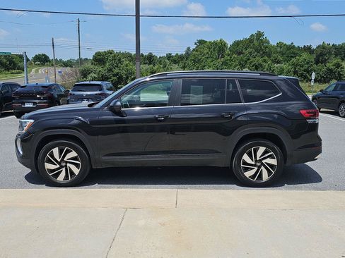 Used 2025 Volkswagen Atlas SE AWD/4WD image 3