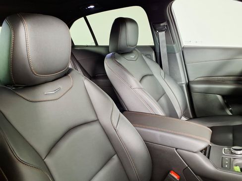 Certified 2023 Cadillac XT4 Sport w/ Technology Package FWD image 10