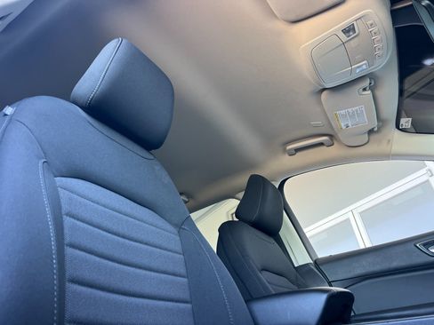 Used 2024 Ford Edge SE w/ Black Appearance Package AWD/4WD image 17