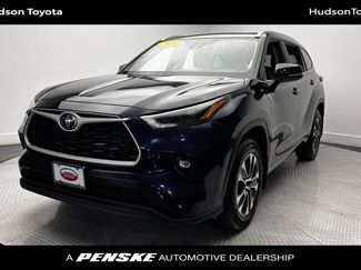 Used 2025 Toyota Highlander XLE AWD/4WD video 1