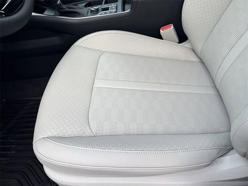 New 2025 Kia Sorento S image 9