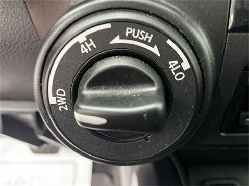 Used 2023 Nissan Titan PRO-4X w/ Pro-4x Convenience Package image 19