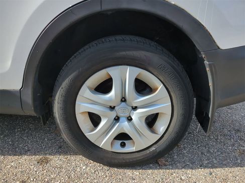 Used 2015 Toyota RAV4 LE image 14