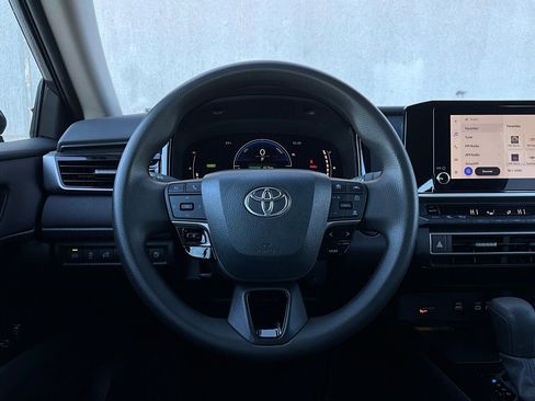 Used 2025 Toyota Camry LE image 31