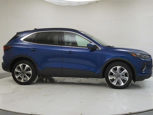 Used 2023 Ford Escape Platinum w/ Premium Technology Package image 8