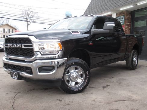 Used 2024 RAM 3500 Tradesman w/ Chrome Appearance Group image 31