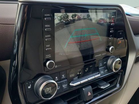 Used 2022 Toyota Highlander XLE image 22