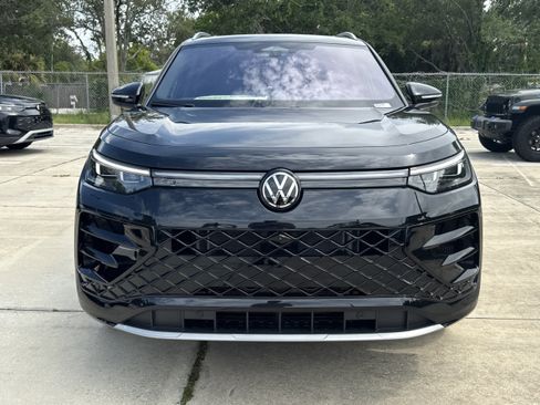 New 2026 Volkswagen Tiguan SEL R-Line AWD/4WD image 2