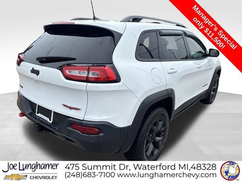 Used 2016 Jeep Cherokee Trailhawk w/ Comfort/Convenience Group AWD/4WD image 3