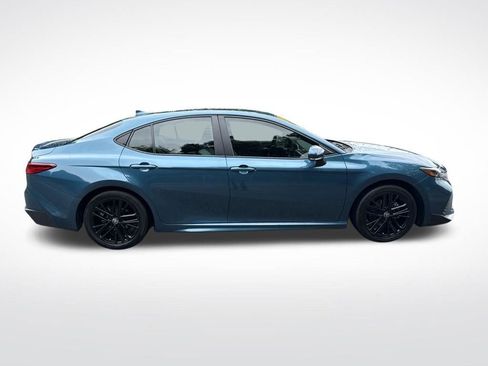 Used 2025 Toyota Camry SE w/ Convenience Package FWD image 4
