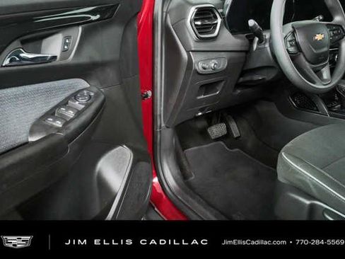 Used 2025 Chevrolet TrailBlazer LT AWD/4WD image 7