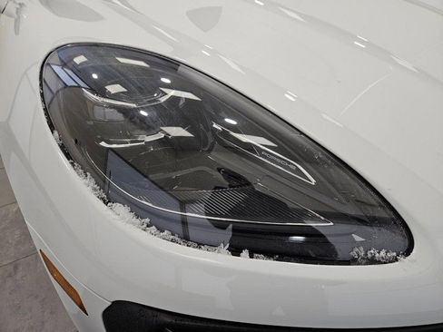 Certified 2025 Porsche Macan image 11