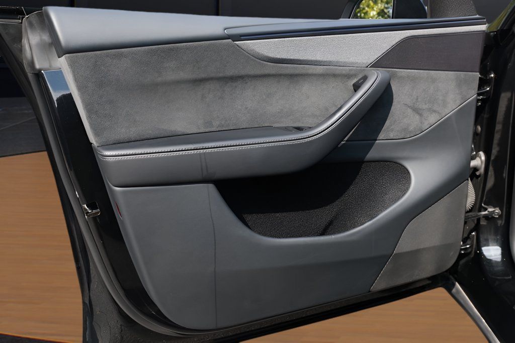 Used 2026 Tesla Model Y Long Range RWD image 39