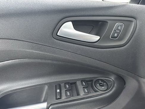 Used 2018 Ford Escape SE image 19