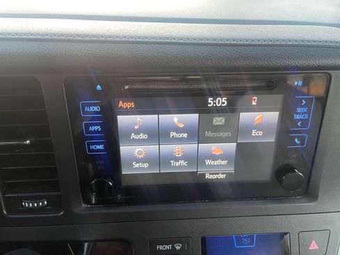 Used 2015 Toyota Sienna XLE image 29