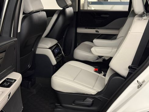 New 2026 Lincoln Aviator AWD image 21