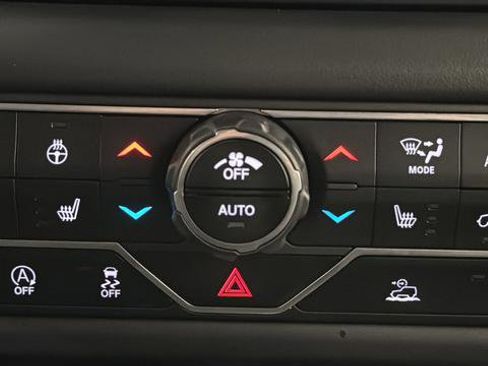 Used 2024 Jeep Wrangler Unlimited Rubicon w/ XTREMEE 35" Tire Package image 17