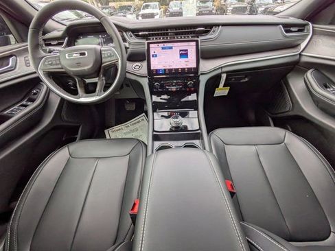 New 2025 Jeep Grand Cherokee Limited w/ Black Appearance Package RWD image 13