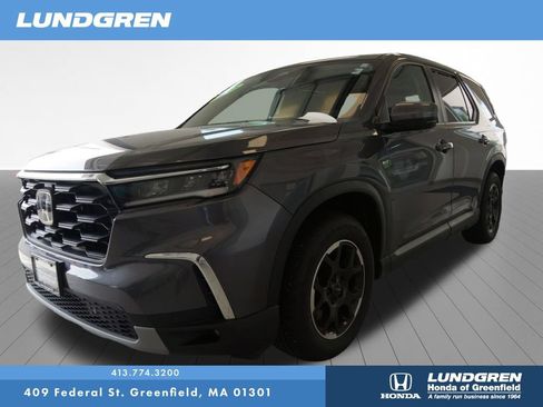 Used 2025 Honda Pilot EX-L image 3