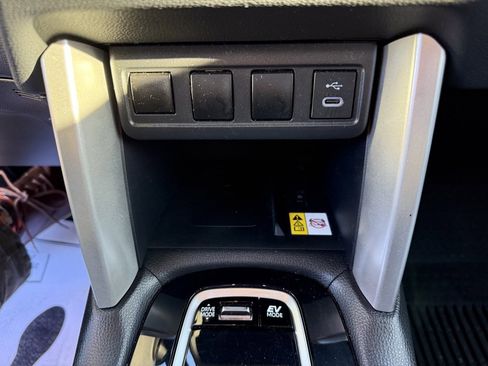 Used 2023 Toyota Corolla Cross SE image 24
