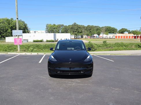 Used 2024 Tesla Model Y Long Range AWD/4WD image 14