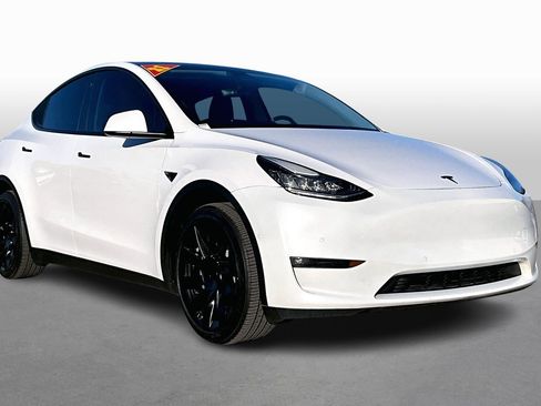 Used 2021 Tesla Model Y Long Range image 9