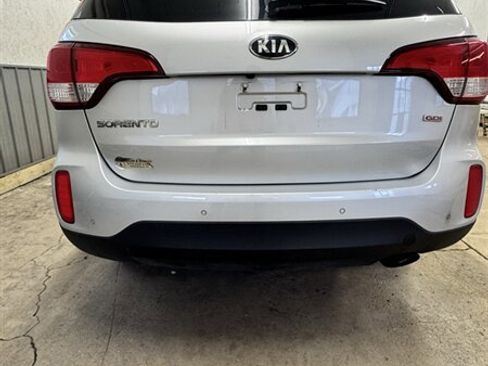 Used 2015 Kia Sorento LX image 4