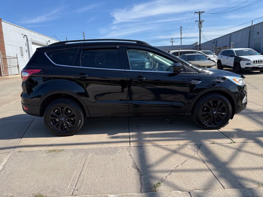 Used 2017 Ford Escape SE w/ Equipment Group 201A FWD image 4