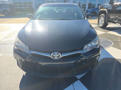 Used 2017 Toyota Camry SE image 5