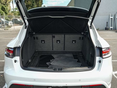 Used 2024 Porsche Macan image 25