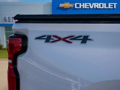 Used 2024 Chevrolet Silverado 2500 LTZ w/ LTZ Convenience Package AWD/4WD image 11