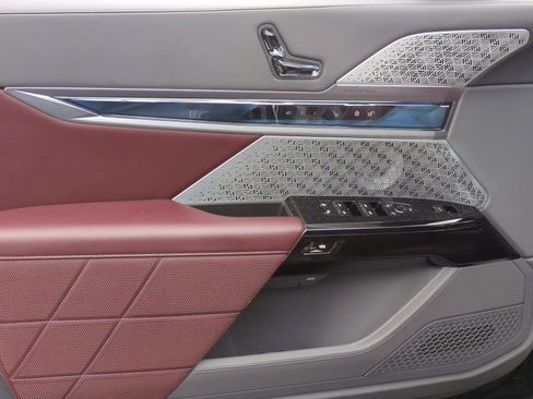 Certified 2023 BMW 740i image 14