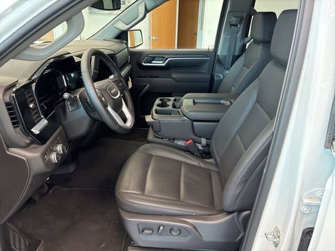 Used 2026 GMC Sierra 1500 SLT image 12