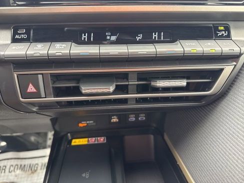 Used 2025 Toyota Camry SE image 24